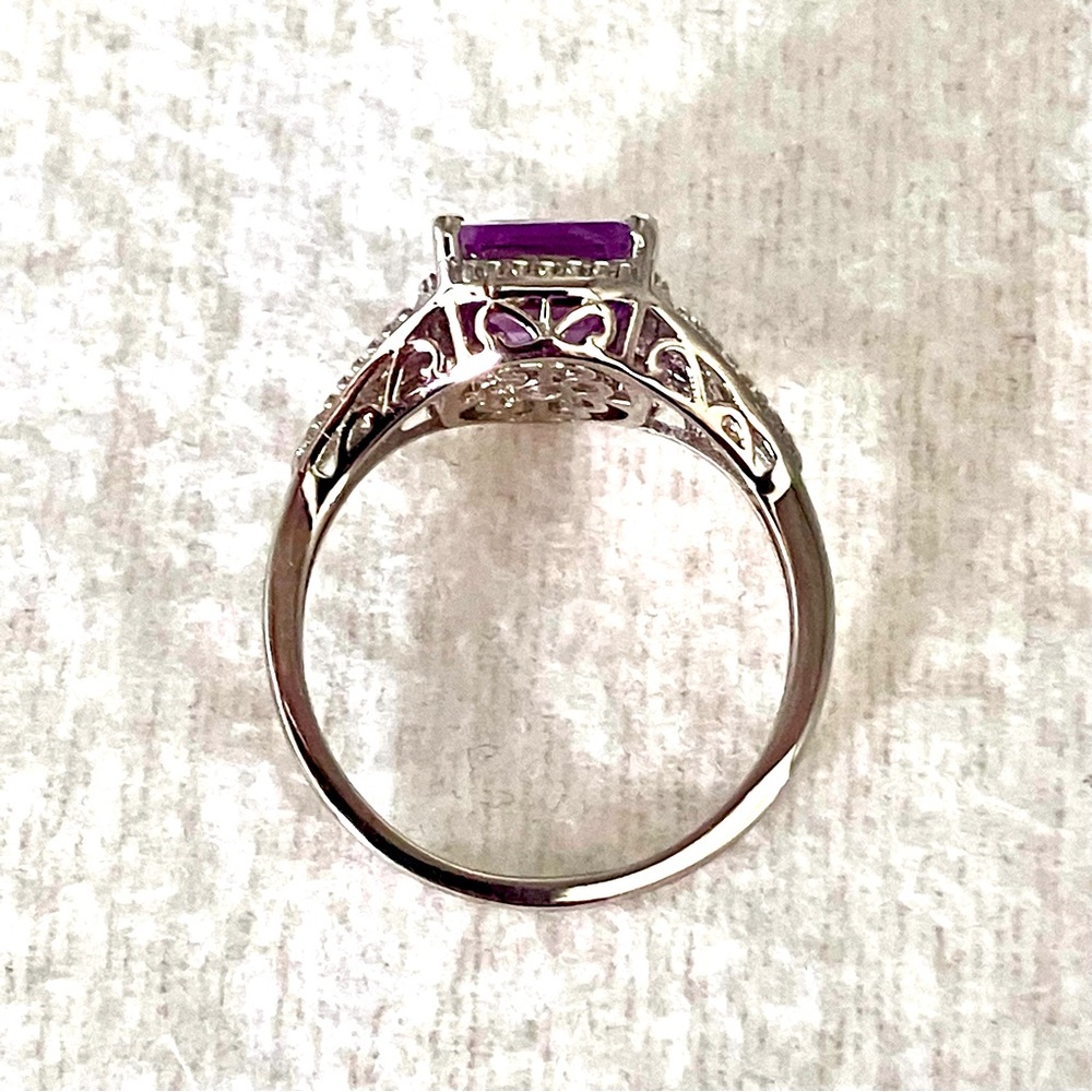 Stunning 3 Carat Emerald Cut Amethyst Ring in Platinum Over Sterling Silver - Picture 7 of 15